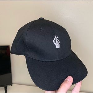 Black kpop finger heart hat
